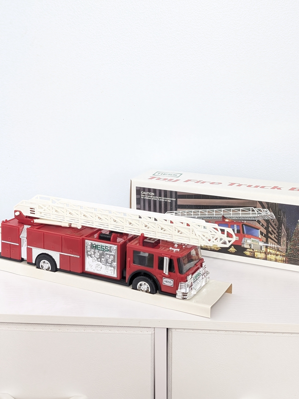 1986 Vintage Hess Toy Red Fire Truck Bank — First Edition Collectible NOS - Picture 7 of 11